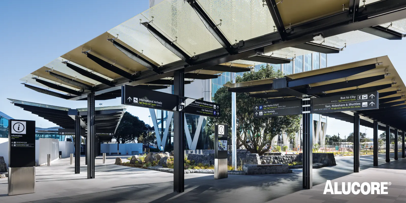 <b>Project name</b><span style="font-weight: 400">: Auckland International Airport Walkway | </span><b>Location</b><span style="font-weight: 400">: Auckland, New Zealand | </span><b>Product</b><span style="font-weight: 400">: ALUCORE</span><span style="font-weight: 400">®</span><span style="font-weight: 400"> CLAD 15mm | </span><b>Colour</b><span style="font-weight: 400">: Gold Metallic 601 | </span><b>Completed year</b><span style="font-weight: 400">: 2024</span>
